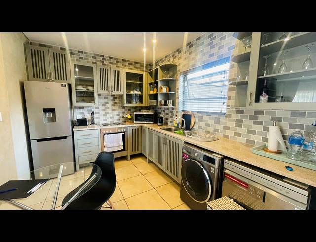 2 BEDROOM TOWNHOUSE FOR SALE IN HATFIELD